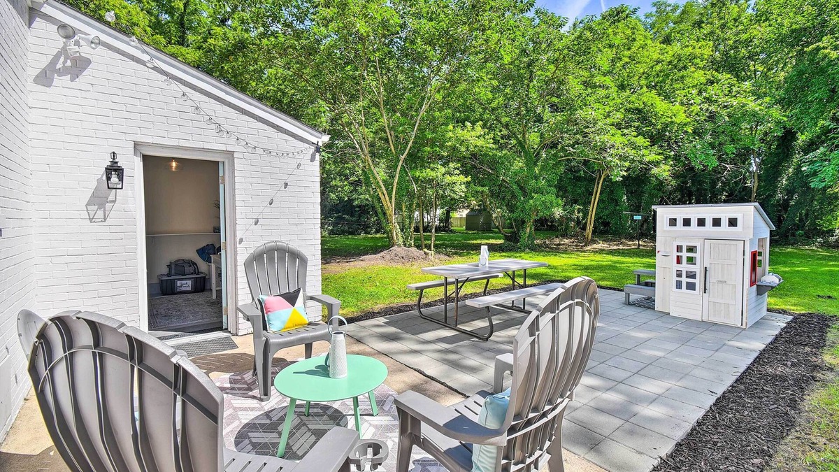 Hampton House | Charming Hampton Home w/Yard: 2 Mi to Beach!