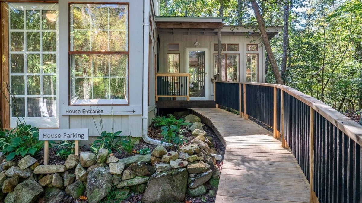 Pittsboro House | Charming Handmade Retreat — 15 mins to Chapel Hill
