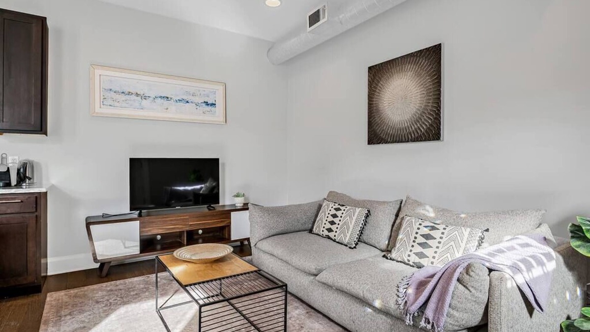 Downtown Harrisburg Apartment | Charming HBG Haven: Cozy 1BR Apt
