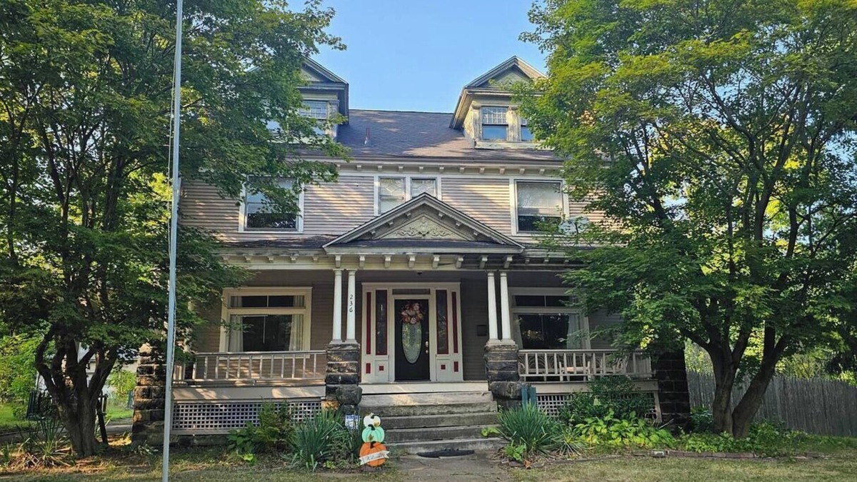 Youngstown House | Charming Heritage Home by YSU