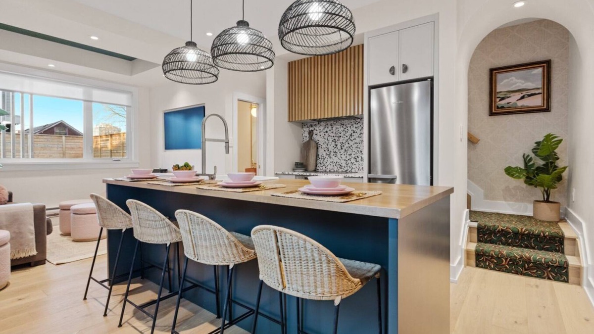 Ottawa Division House | Charming Hideaway: Discover Comfort