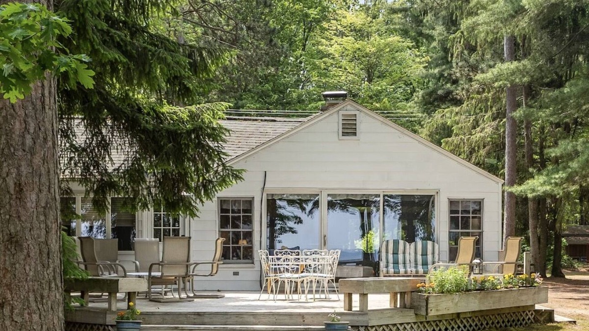 Higgins Lake Cottage | Charming Higgins Lake Lakefront Cottage with private dock and gorgeous views