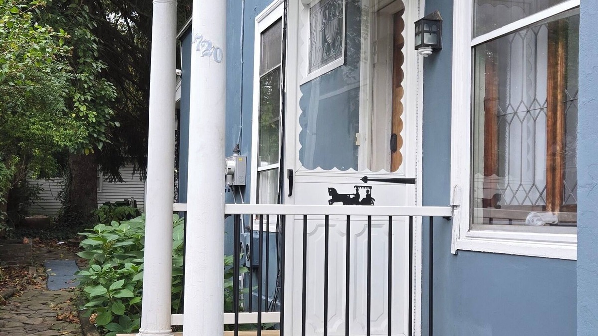 Scranton Apartment | Charming, high ceiling, spacious home in great neighborhood & large yard