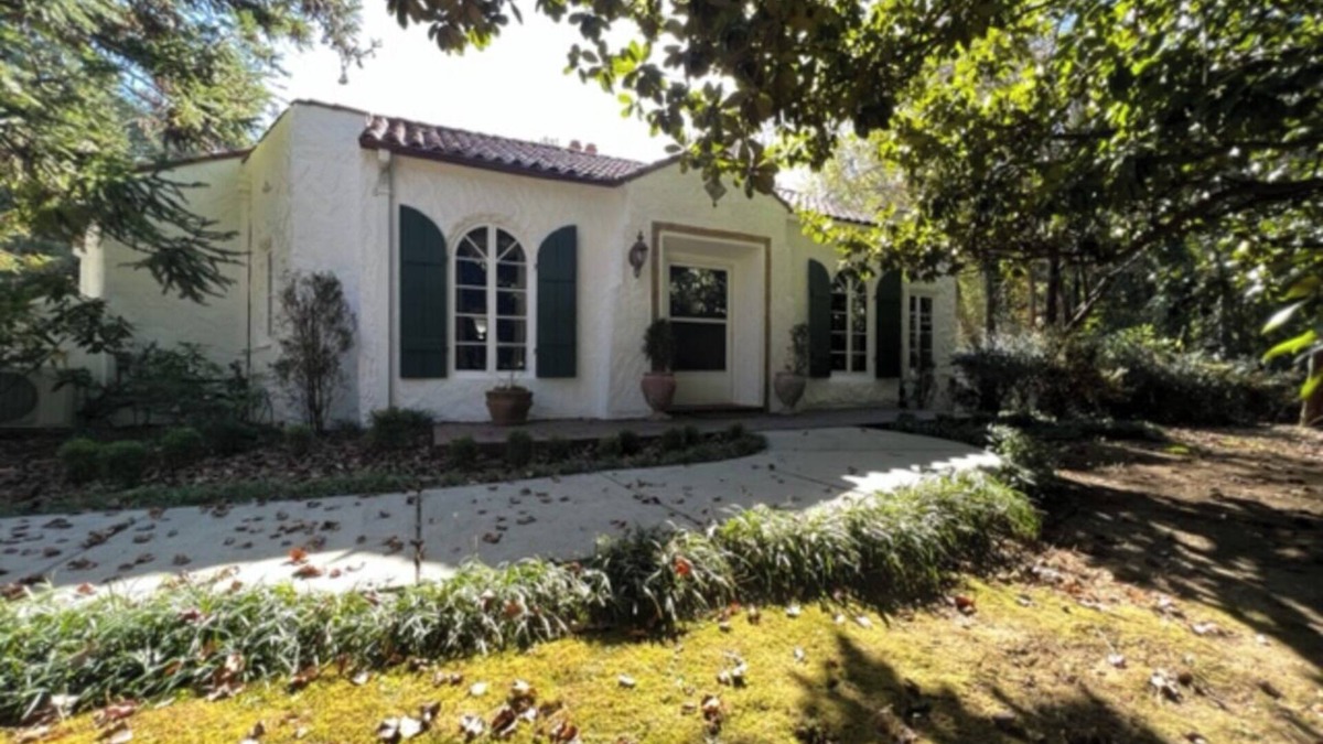 High Point House | Charming High Point Historical Home only minutes from HPU and Furniture Market