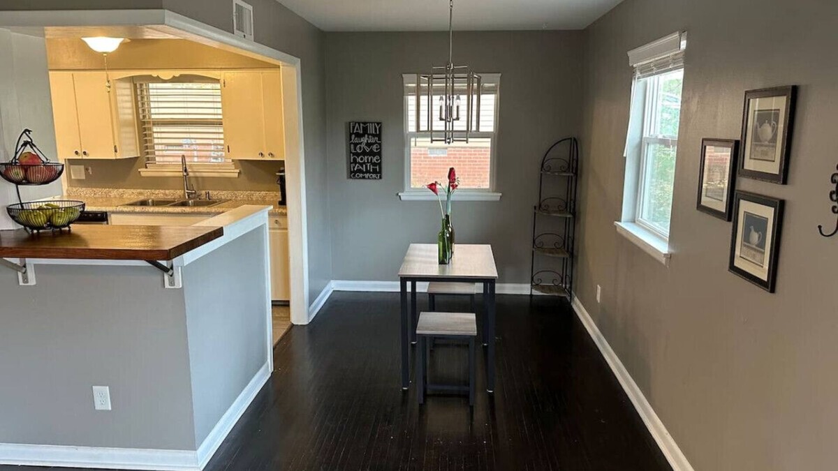 Hillcrest House | Charming Hillcrest Dollhouse