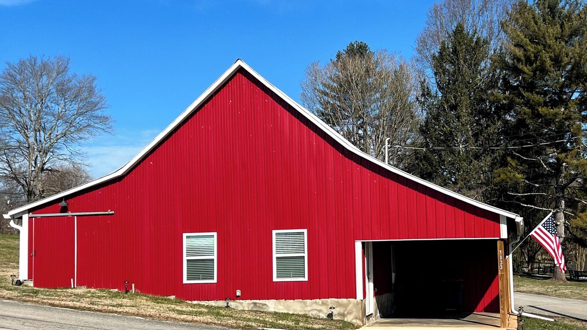 New Market House | Charming historic barn in New Market with WiFi and AC