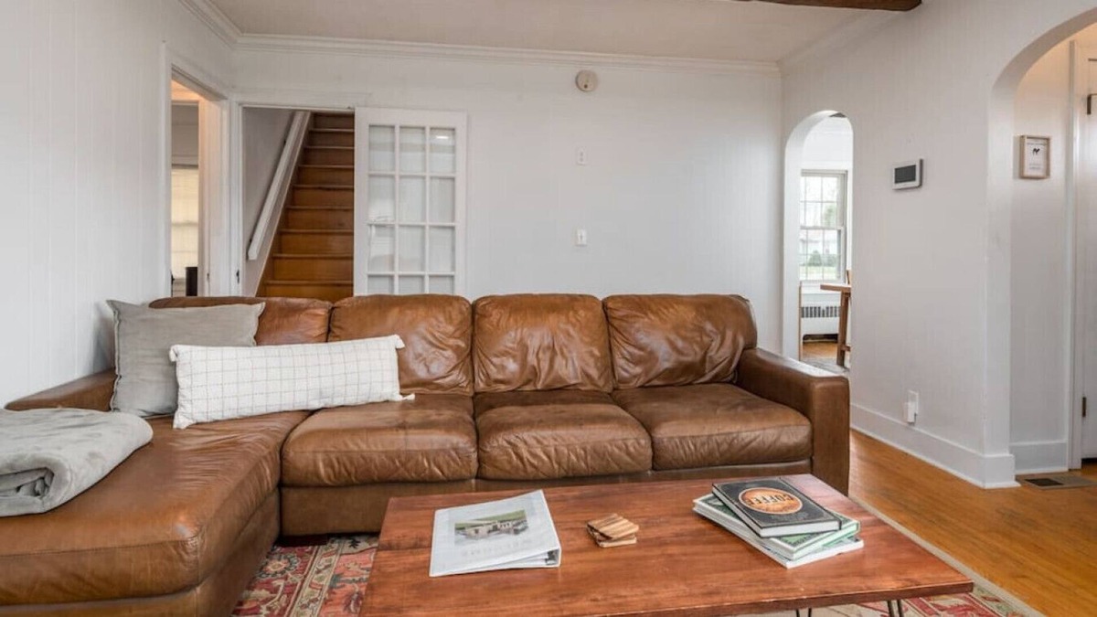 New Albany House | Charming Historic Cottage minutes from LOU!