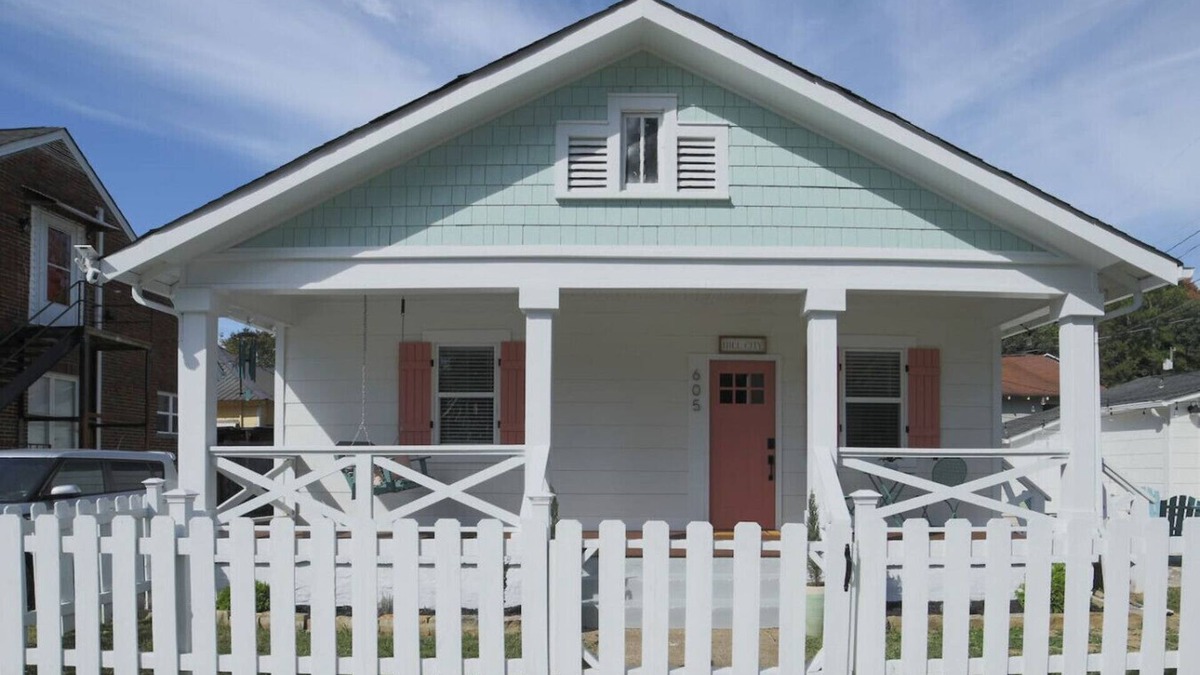 Northside House | Charming Historic Home | Walk to Northshore