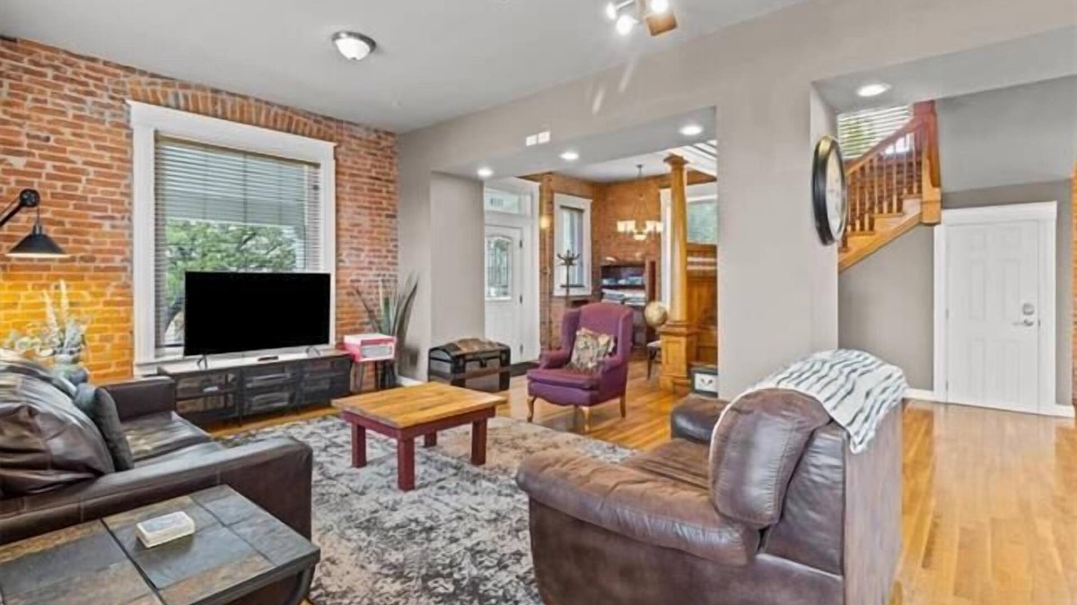 Northeast Kansas City House | Charming Historic Home-Near DT KC-Jacuzzi+Wifi