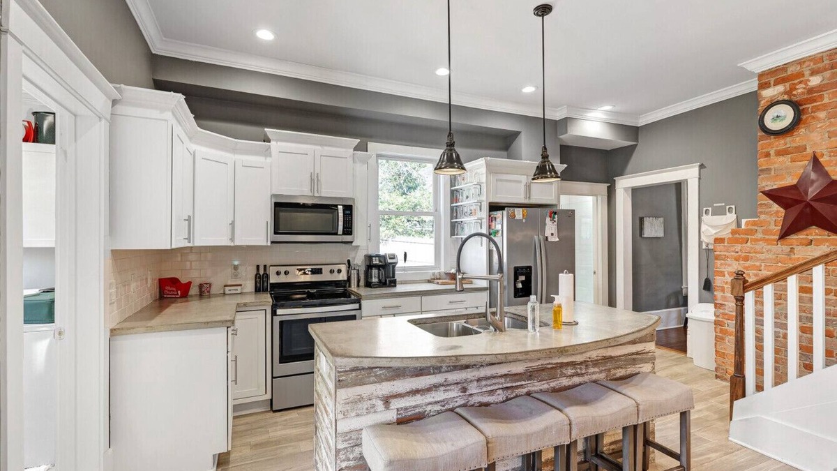 Carthage House | Charming Historic Home in Downtown Carthage – Walk to Coffee, Breweries & More!