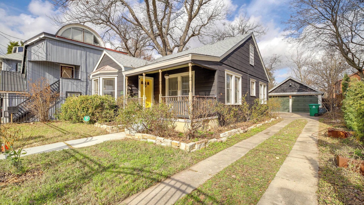 Neartown House | Charming Historic Houston Home w/Yard!