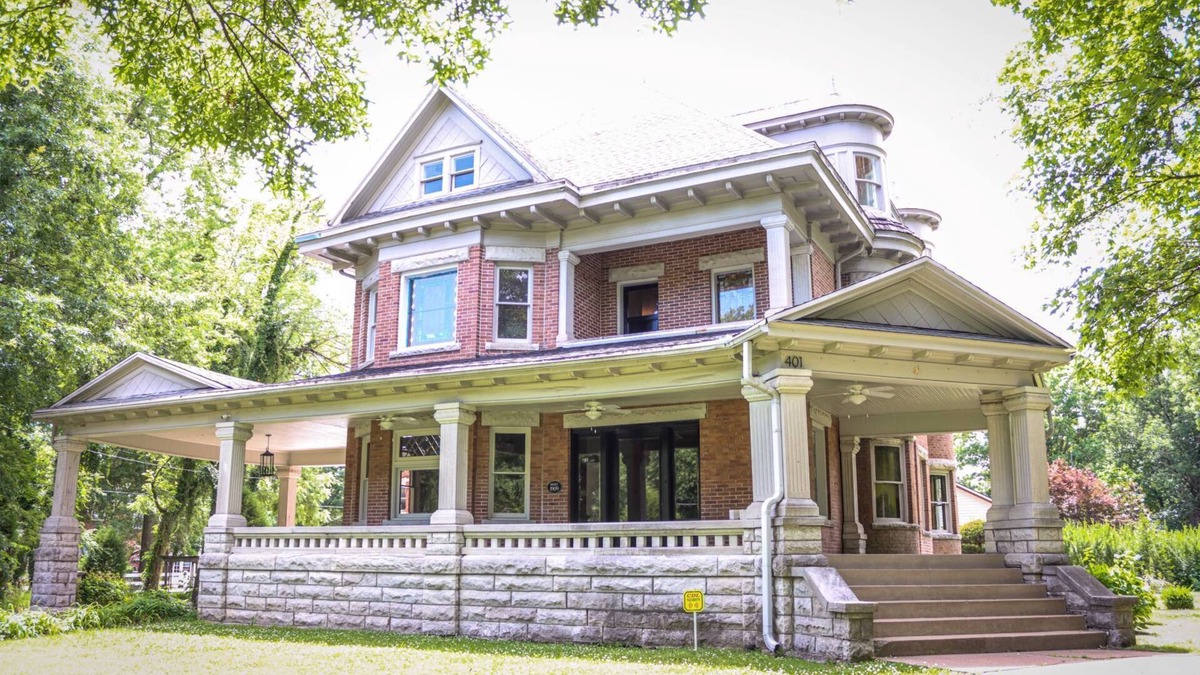 Pittsburg House | Charming Historic Victorian Home W/Fireplace