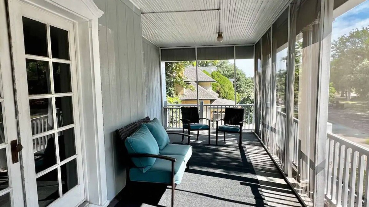 Lyons House | Charming historical 3-bedroom home in Lyons, Kansas