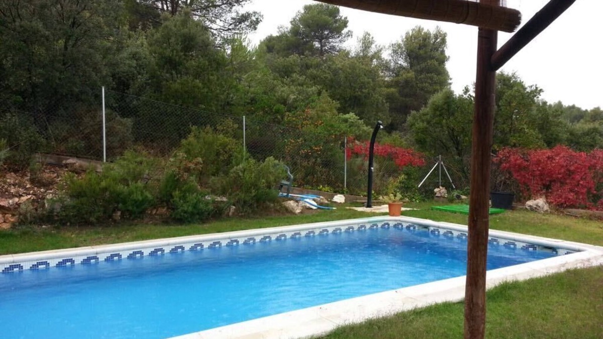 Albalate de Zorita Cottage | Charming house, with pool, porch and barbecue in the mountains