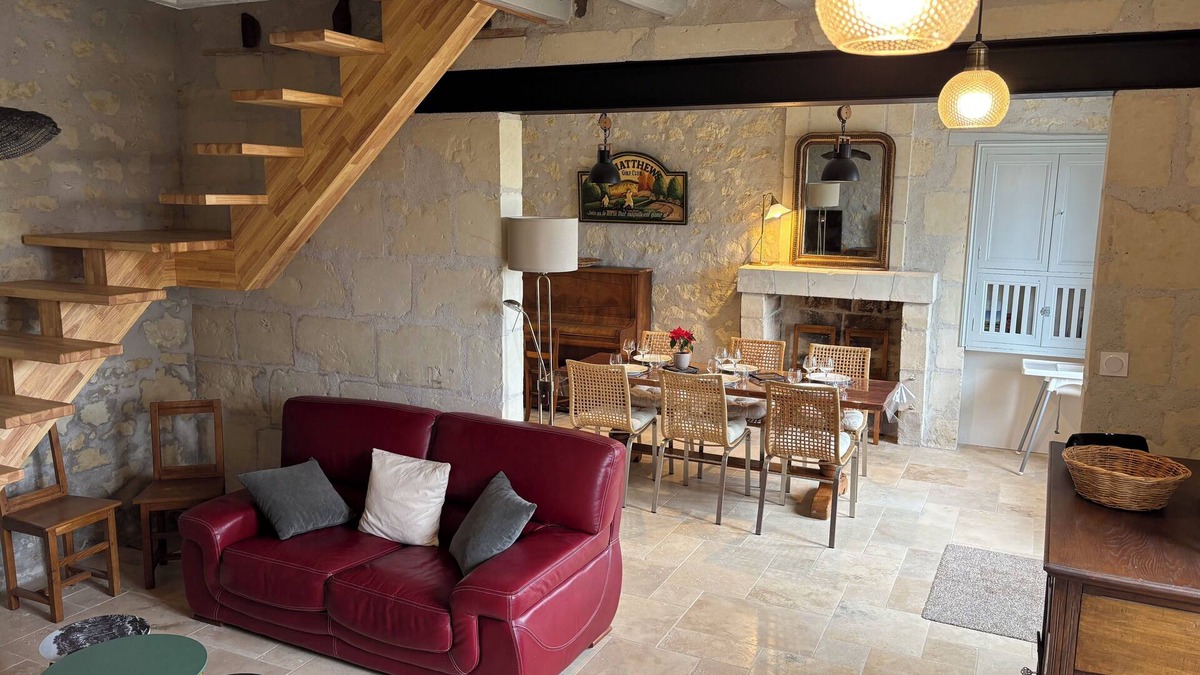Cravant-les-Coteaux House | Charming house in the wine-growing village of Cravant les Coteaux.
