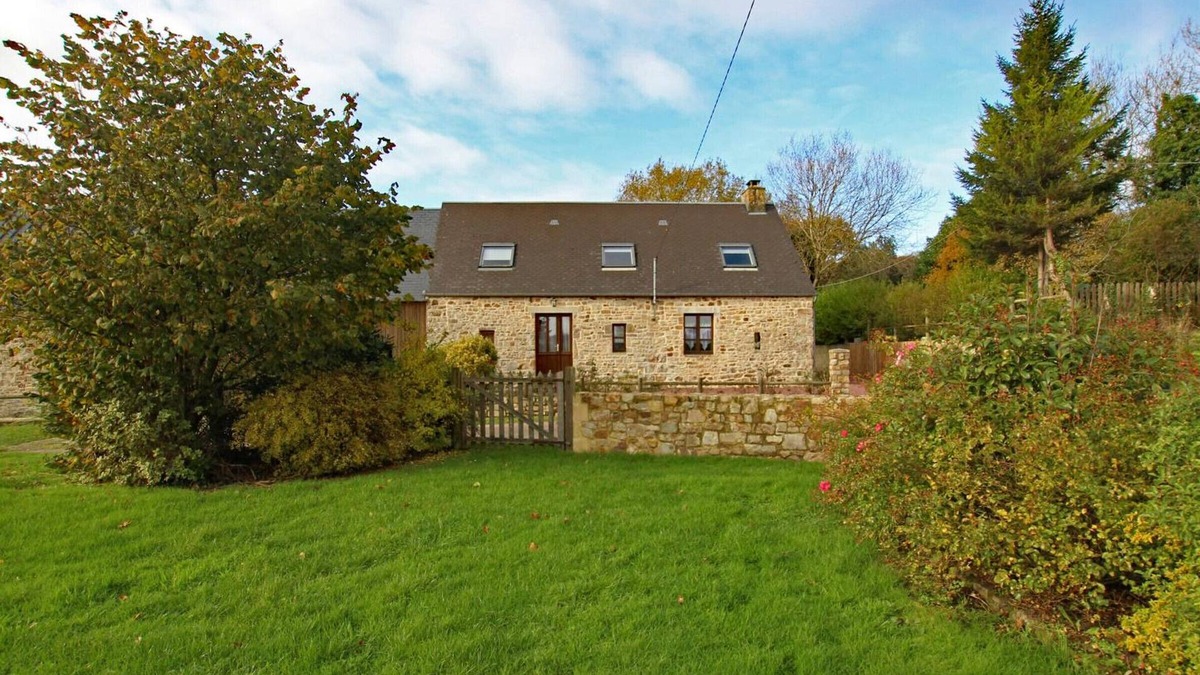 Fierville-les-Mines Cottage | Charming House with Private Terrace, 2 Bedrooms, Close to Beaches, Peaceful Green Setting
