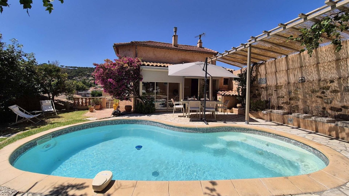 Saint-Mandrier-sur-Mer House | Charming house with pool, air conditioning, and Wi-Fi, just steps from the harbor and the beaches.