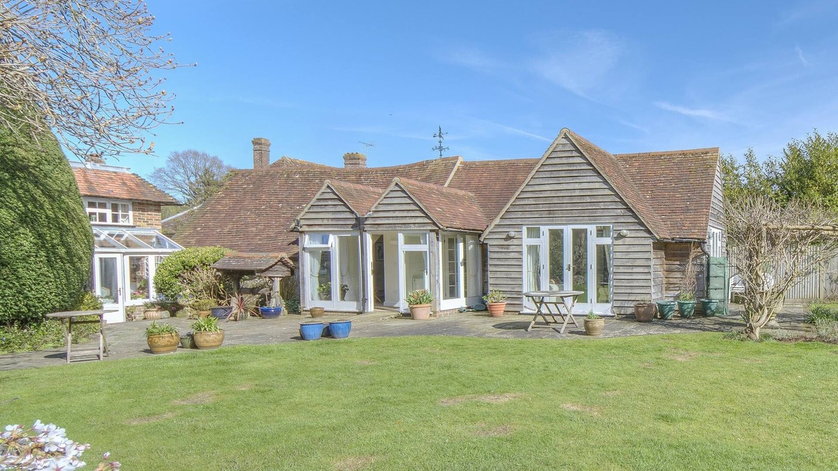Pulborough House | Charming Holiday Cottage in Fittleworth – Perfect for a Countryside Getaway
