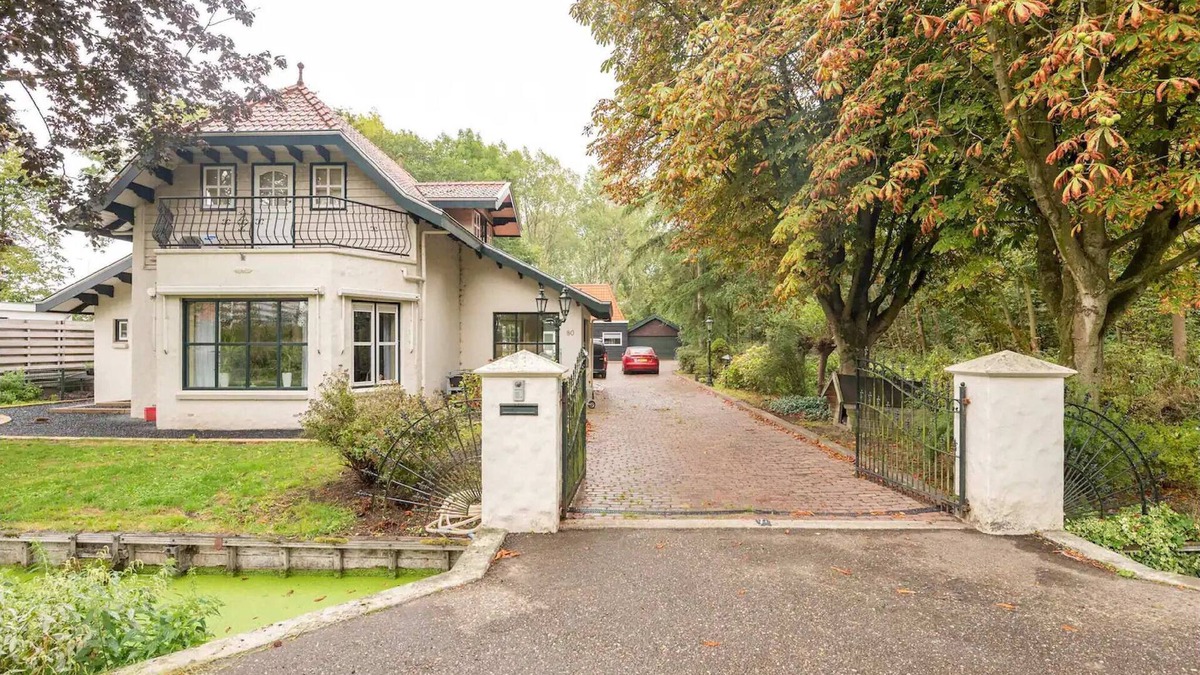 Ijsselmonde House | Charming holiday home in Poortugaal with garden