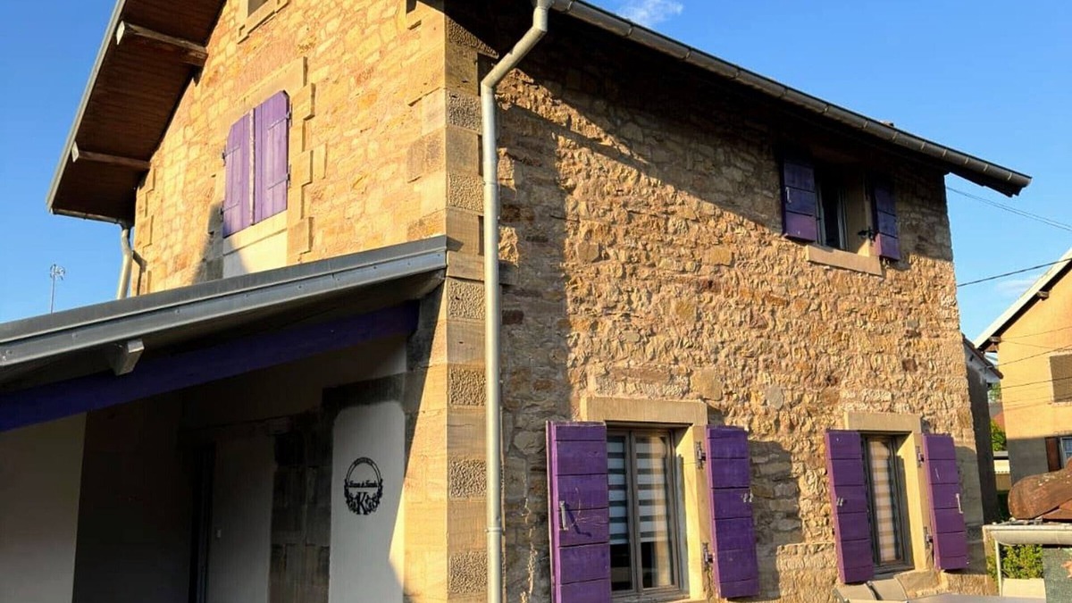 Chagey Cottage | Charming holiday home for 4-6 people with terrace and barbecue in Chagey