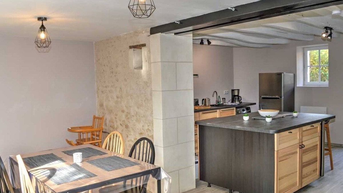 Chedigny Cottage | Charming Holiday Home in the Heart of Chédigny with Private Garden, Parking, and Modern Amenities
