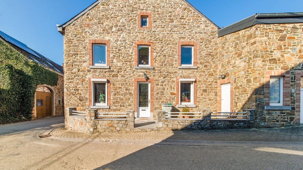 Awenne House | Charming Holiday Home in Awenne