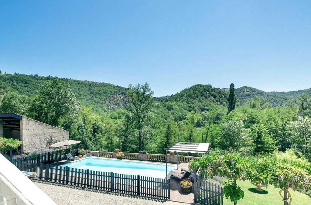 Etables House | Charming Holiday Home in etables with Swimming Pool