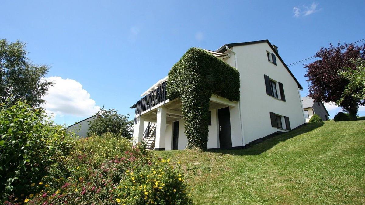 Nadrin House | Charming holiday house with sauna, tanning bed, garden, terrace and lovely view