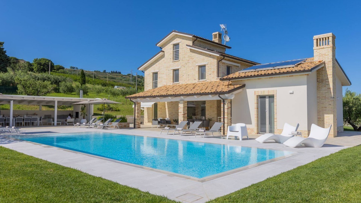 Monterubbiano Villa | Charming holiday home with pool and sea view, equipped with every comfort, just 6 km from the beach.