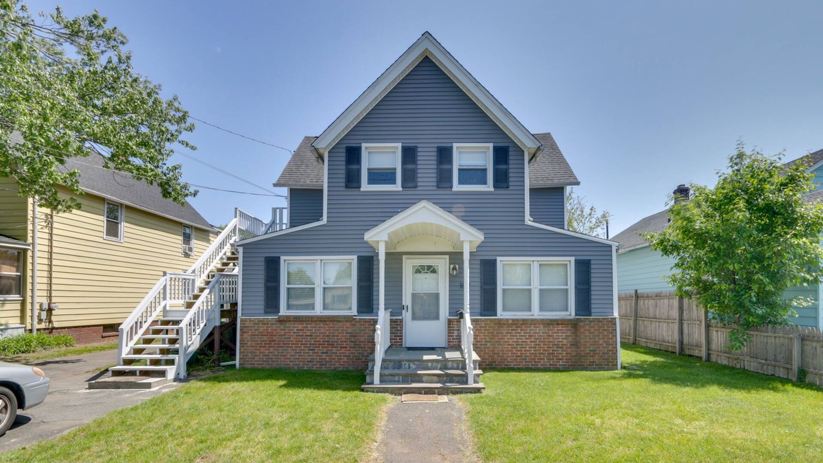 West Haven House | Charming Home ~ 6 Mi to Downtown New Haven!