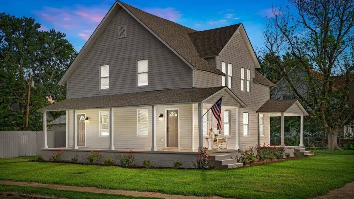 Huntsville House | Charming Home Blissful on Bradley