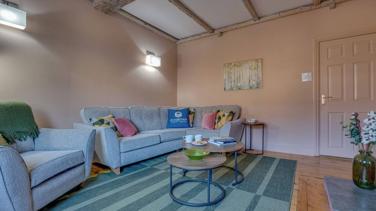 Ridgeway House | Charming Home for 10 | Perfect for Work & Leisure Stays