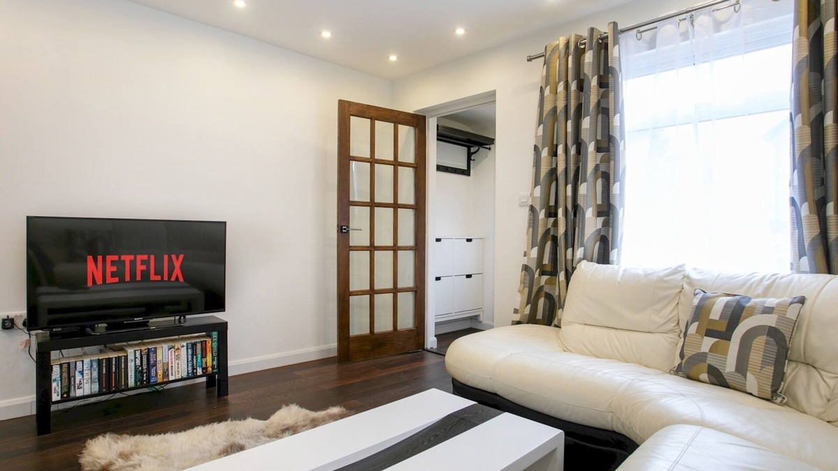 Bramcote House | Charming Home - Free Parking - Private Garden| Pass the Keys