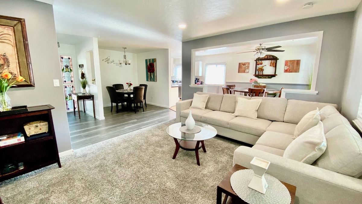 Sparks House | Charming Home in Sparks NV with Beautiful Yard