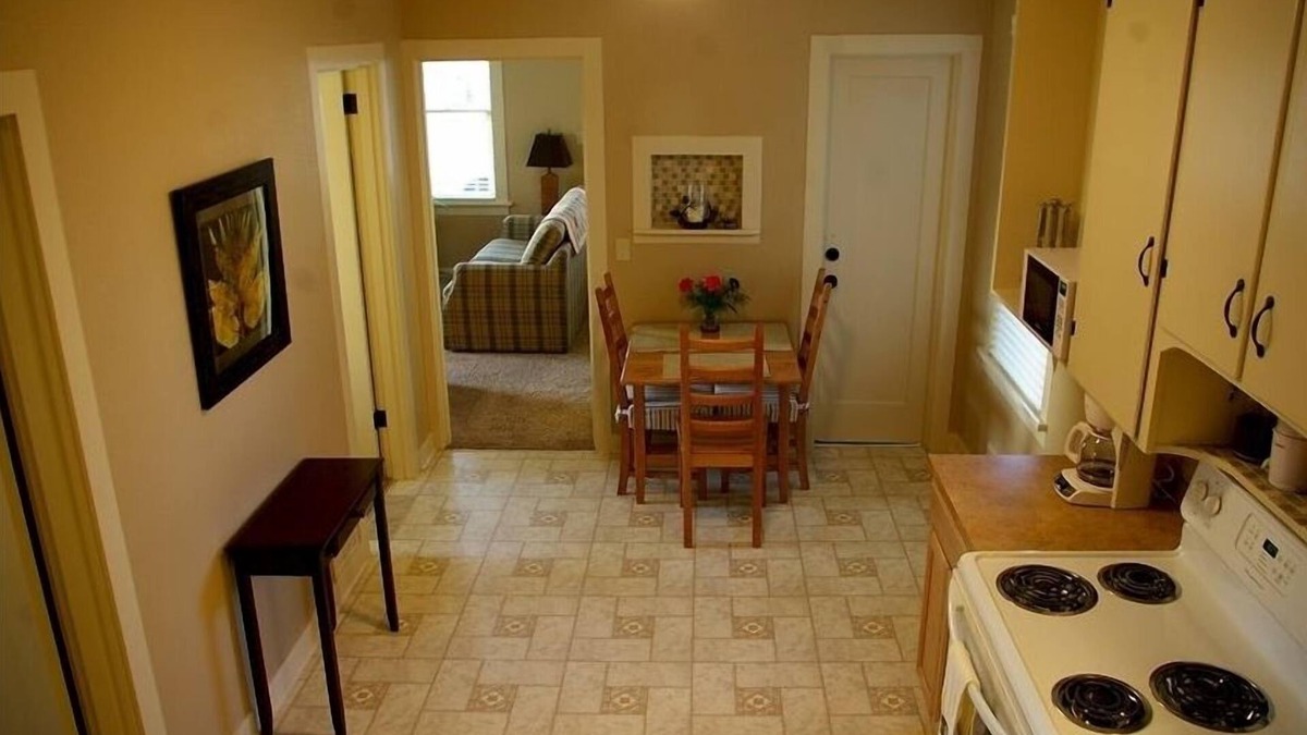 Astoria House | *Charming Home Located in the Heart of Historic Uniontown District* 2to12 guests