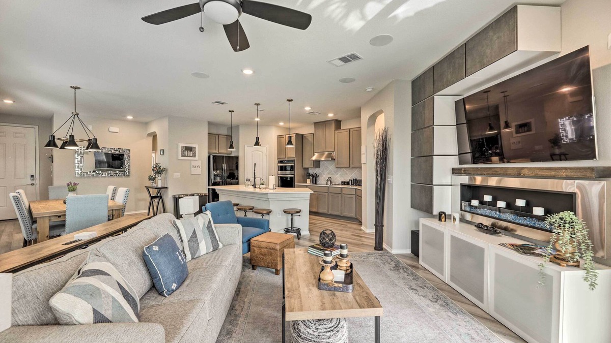 Vista Del Pueblo House | Charming Home Near Austin w/Grill & Porch!