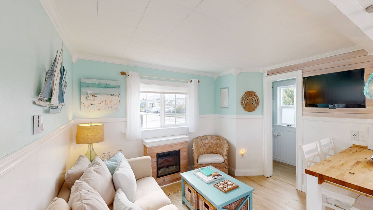 Long Beach Cottage | Charming home near beach with fast WiFi & whimsical interior - close to beach