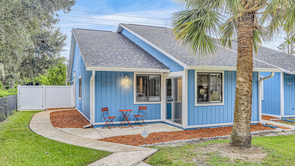 Indian Trails House | Charming home near beach & golf with central AC & patio - dog-friendly