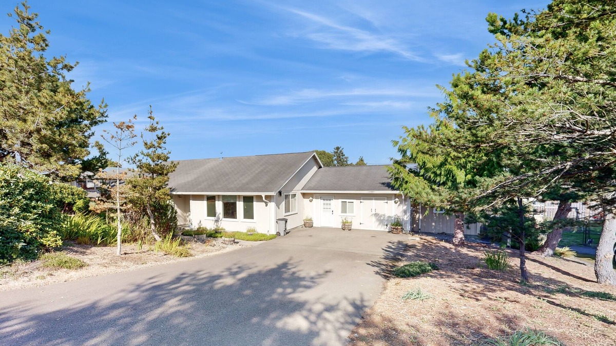 Warrenton House | Charming home near ocean with patio, firepit, WiFi, streaming, and wood stove