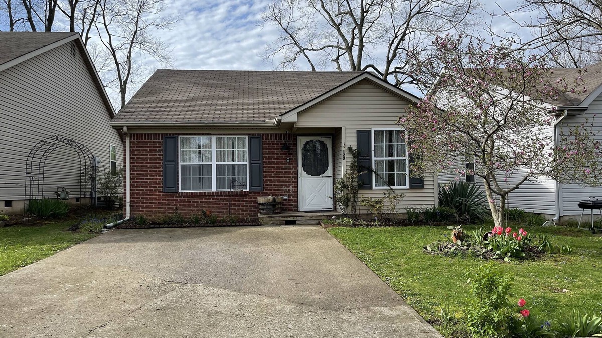 Georgetown House | Charming Home on a 1-way street near Horses, Bourbon, and Bluegrass Charm.