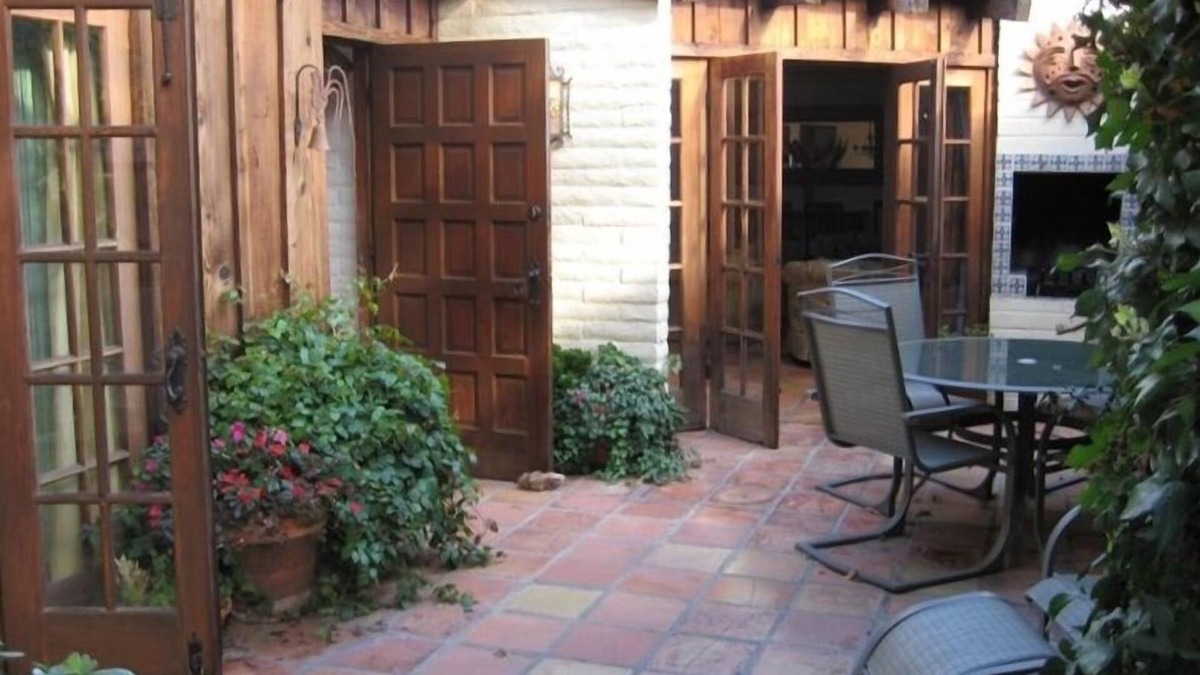 Balboa Island House | Charming home on Balboa Island!