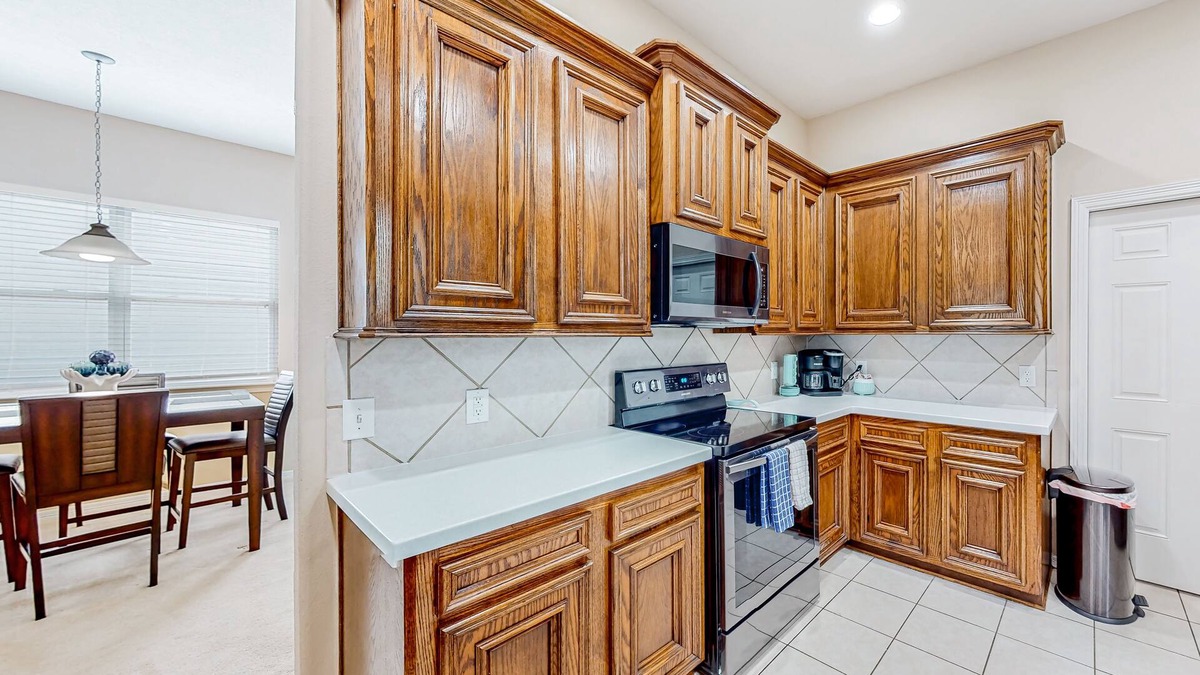 Pearland House | Charming home outside of the city with a large yard, washer/dryer, & central AC