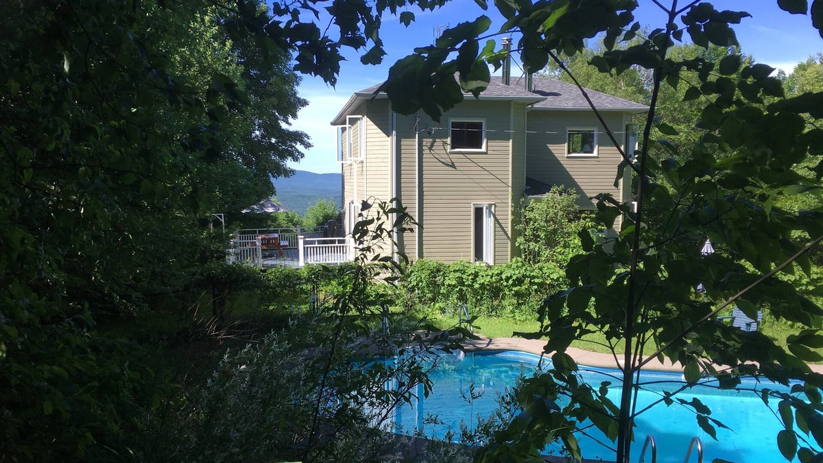 Bolton-Ouest Ski Chalet | Charming Home, Panoramic Mountain Views, Ideal For Family