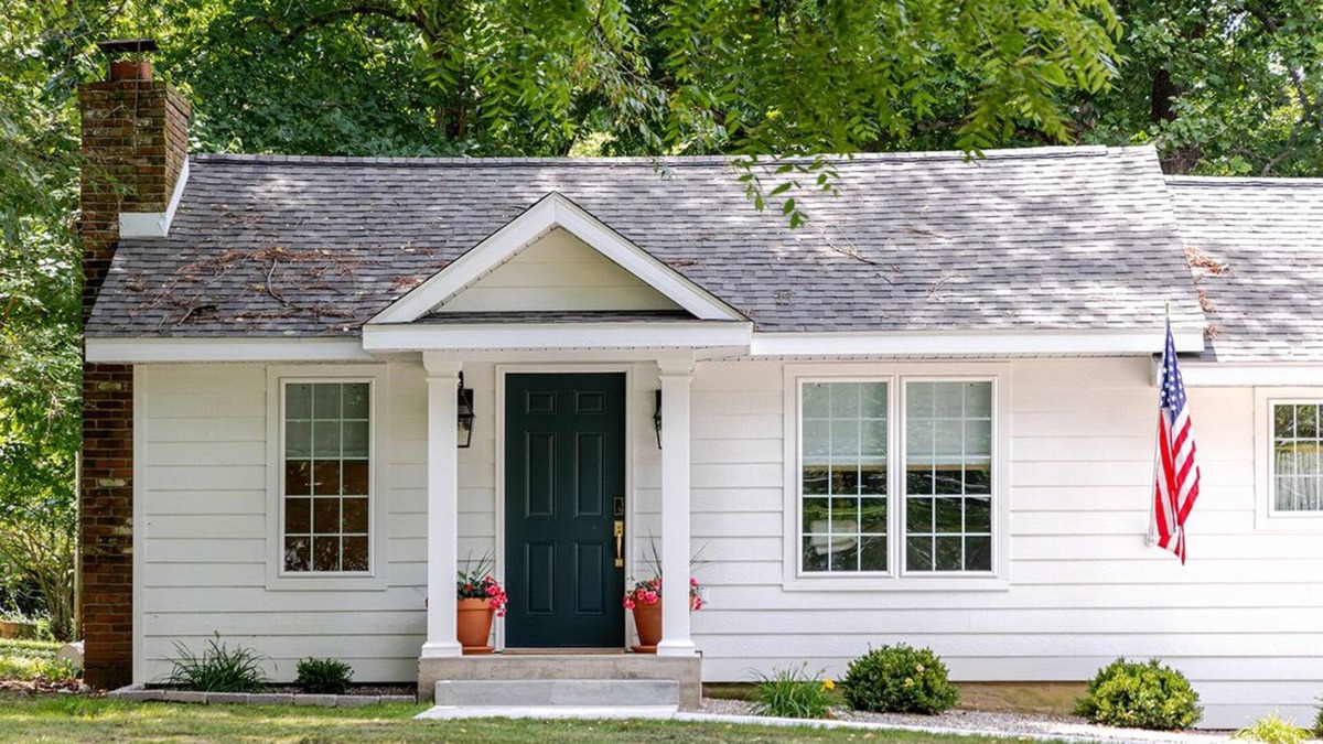 Cape Girardeau House | Charming Home Retreat Among Majestic Trees - Near SEMO, Capaha Park & Downtown