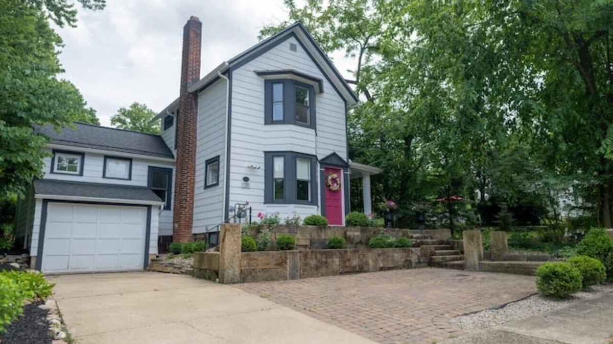 Hudson House | Charming home steps away from Main Street Hudson and Western Reserve Academy