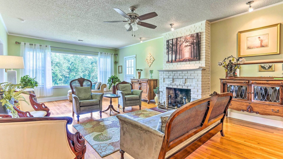 De Funiak Springs House | Charming Home: 2 Mi to Dtwn DeFuniak Springs!