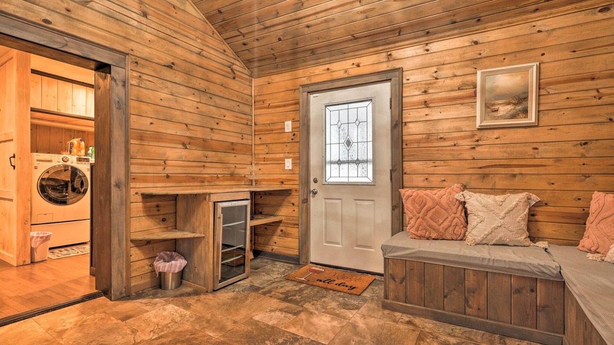 Gerry House | Charming Home w/BBQ: 9 Mi to Chautauqua Lake!