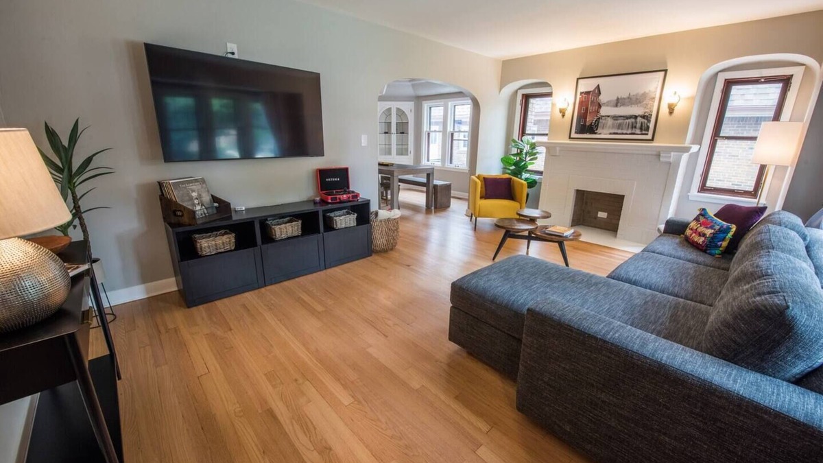 Shorewood Apartment | Charming home w/fire pit, walk to Lake Michigan