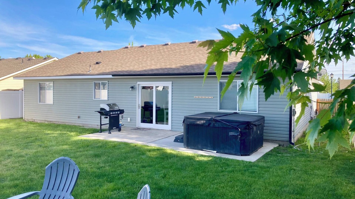 Post Falls House | Charming Home w/Hot Tub, 3 mi to falls park!