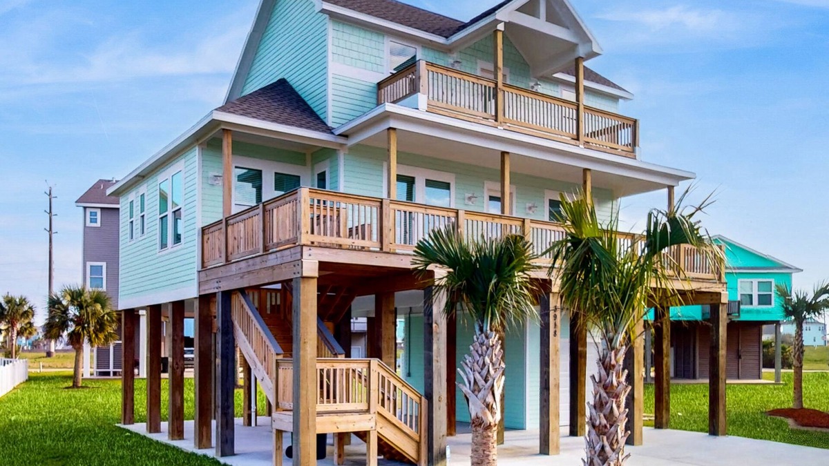 Pointe San Luis House | Charming home w/shared pool, nearby beach, & covered patio with bay views